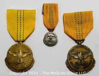 Collectible: Militaria: Medal - 2 Meritorious Civilian Service Awards in presentation box