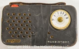 Collectible: Vintage Radio: Realistic 8