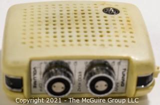 Collectible: Vintage Radio: Hand held 'mini suitcase' transistor radio