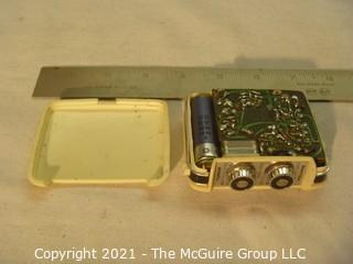 Collectible: Vintage Radio: Hand held 'mini suitcase' transistor radio