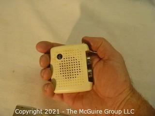 Collectible: Vintage Radio: Hand held 'mini suitcase' transistor radio