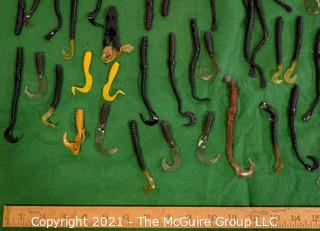 Collectible: Fishing: Collection of ~ 55 Worms 