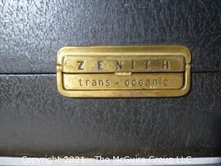 Collectible: Radio: Zenith Model Royal B600 Trans-Oceanic Portable Multiband Radio (6A40)