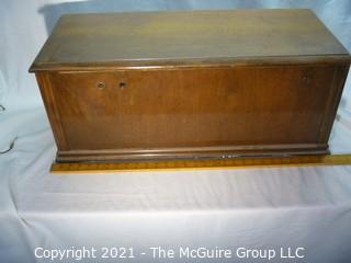 Collectible: Radio: circa 1925 Thermiodyne radio receiver (Untested) looks clean and complete.