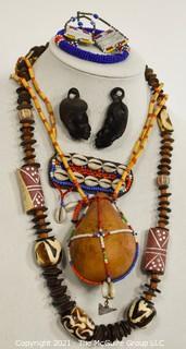 African necklace, carvings and similar items