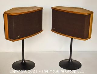 Electronic: Vintage: pair of BOSE 901 series VI pedestal speakers. Includes equalizer and paperwork.