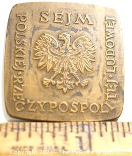 Commenorative Bronze People's Republic of Poland PRL Parliament Medal in Box.  "The Seym Of The Polish People's Republic - Populi Et Rei Publicae Bonum Ultima Lex. Measures 1 1/4" x 1 1/2".
