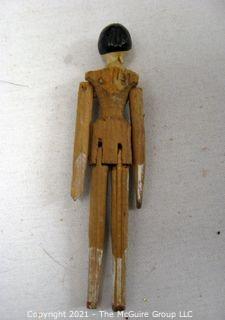 Antique Doll: Primitive 4" Wooden Peg-Doll: Early 1900's +- in Period Display Box