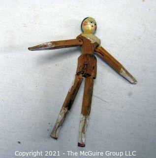 Antique Doll: Primitive 4" Wooden Peg-Doll: Early 1900's +- in Period Display Box