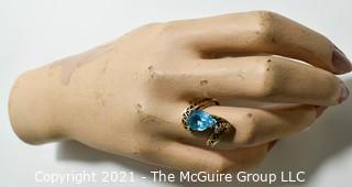 10k Gold ring with Blue Topaz Stone; 3g