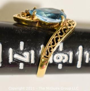 10k Gold ring with Blue Topaz Stone; 3g