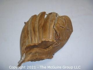 Vintage Softball Glove: 1960's  Rawlings Mickey Mantle MM9 Deep Pocket Right Handed 