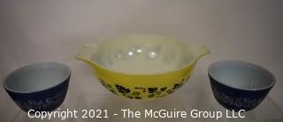 Three Vintage Pyrex Mixing Bowls in Blue & Yellow, Gooseberry Pattern.