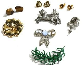 Group of Vintage Costue Jewelry Pieces.