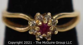 10kt Yellow Gold Ring with Gemstones Ring. Weighs 1.3 g.