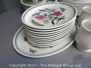 Botanical motif dinnerware - 88 pieces 