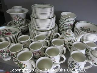 Botanical motif dinnerware - 88 pieces 