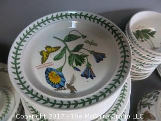 Botanical motif dinnerware - 88 pieces 