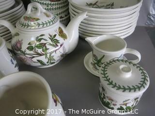 Botanical motif dinnerware - 88 pieces 