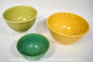 Set of 3 Vintage Bauer Beehive Pottery Mixing Bowls.