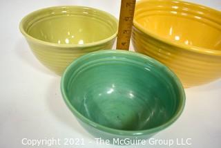 Set of 3 Vintage Bauer Beehive Pottery Mixing Bowls.