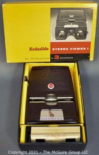 Vintage Kodak Kodaslide Stereo Viewer in Box with Slides. 