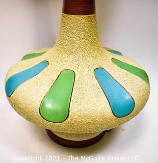 Vintage Hand Painted Ceramic Mid Century Modern Table Lamp In Lotus Design with Shade. 