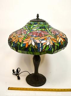 Tiffany Style Table Lamp With Flower Design Stained Glass Shade. 