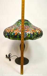 Tiffany Style Table Lamp With Flower Design Stained Glass Shade. 