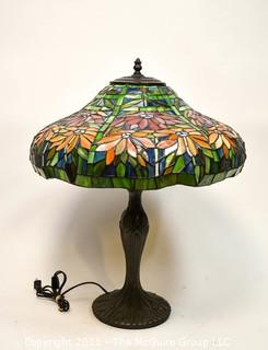 Tiffany Style Table Lamp With Flower Design Stained Glass Shade. 