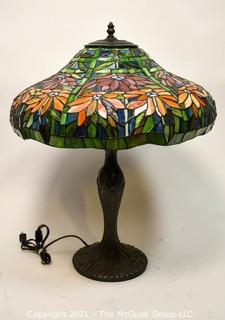 Tiffany Style Table Lamp With Flower Design Stained Glass Shade. 