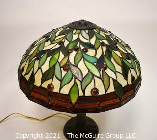 Tiffany Style Table Lamp With Leaf Design Art Glass Shade. *