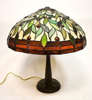 Tiffany Style Table Lamp With Leaf Design Art Glass Shade. *