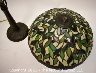 Tiffany Style Table Lamp With Leaf Design Art Glass Shade. *