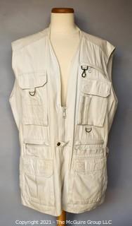 Men's Orvis White Vest Outdoor Fishing Hunting Hiking Sleeveless Jacket Size L.  Some discoloration around Neck. 