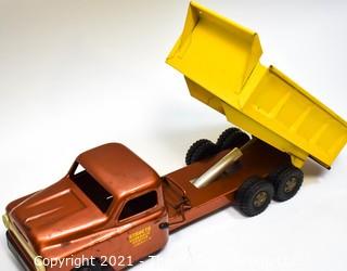 Vintage Pressed Steel Structo Hydraulic Dump Truck.