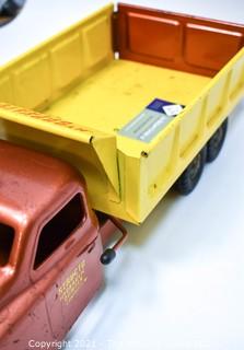 Vintage Pressed Steel Structo Hydraulic Dump Truck.