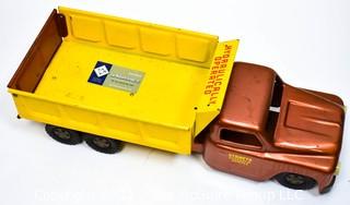 Vintage Pressed Steel Structo Hydraulic Dump Truck.