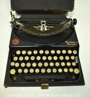 Vintage Black Remington Portable Typewriter in Case. * 