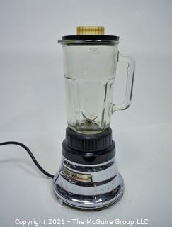 Vintage Waring Electric Blender With Chrome Base and Glass Pitcher.