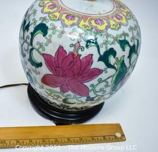 Asian Style Hand Painted Porcelain Table Lamp. 