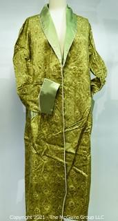 Green Chinese Silk Embroidered Kimono Style Robe, Large.