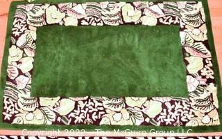 India Hand Knotted Products Wool Tufted Emerald Green with Border Rug.  Measures 3 1/2" x 5 1/2".