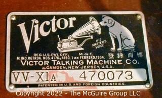 Antique Victrola Talking Machine Phonograph VV-XIA in Cabinet Record Player 1920.