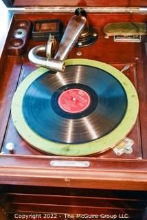 Antique Victrola Talking Machine Phonograph VV-XIA in Cabinet Record Player 1920.