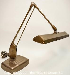 Vintage 1950s Mid-Century Modern (MCM) Industrial Dazor Floating Articulated Desk Lamp