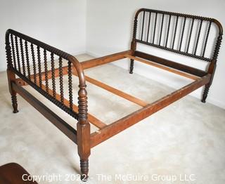 Antique Jenny Lind Full Sized Spindle Wood Bed Frame. Includes headboard, foot board, side rails and wood slats.  Some spindles are loose. (53"W x 79"L x 42 1/2"T.  0067LW