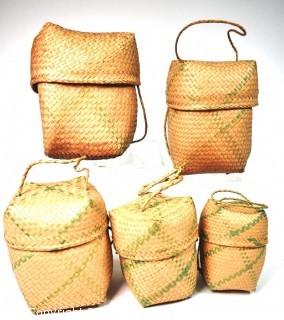 Set of (5) Native American Nesting Baskets Woven with Green Stripe, Lids and Handles. 