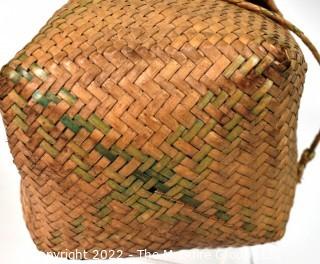 Set of (5) Native American Nesting Baskets Woven with Green Stripe, Lids and Handles. 