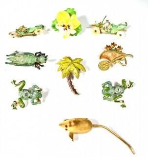 Collection of Vintage Enamel Painted Brooches or Pins. 